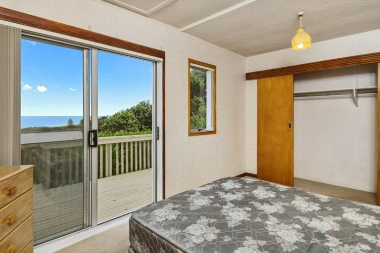 Photo of property in 25 Domain Crescent, Muriwai, Waimauku, 0881