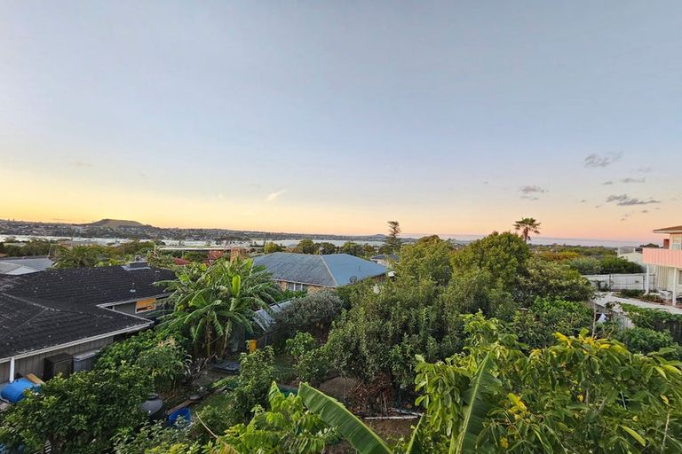 Photo of property in 8 Lewis Road, Pakuranga, Auckland, 2010