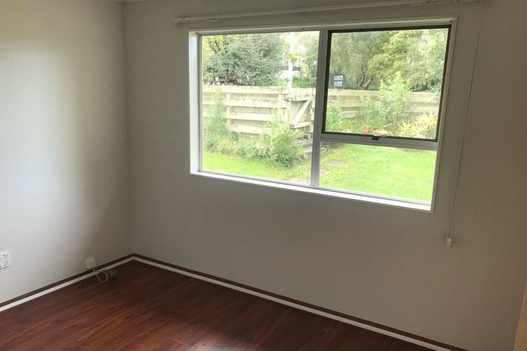 Photo of property in 21 Lavery Place, Sunnynook, Auckland, 0632