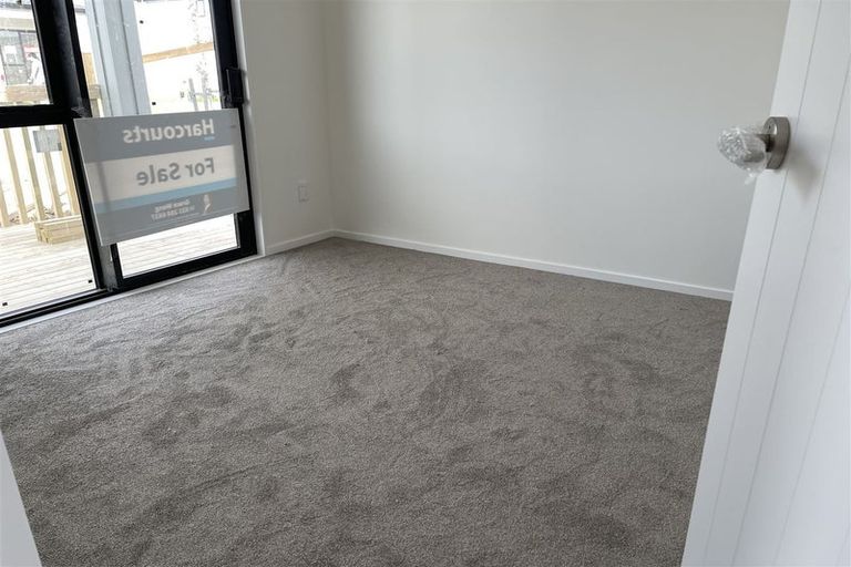Photo of property in 12 Woven Place, Karaka, Papakura, 2113