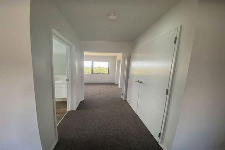 Photo of property in 30 Matawhanga Drive, Wattle Downs, Auckland, 2103