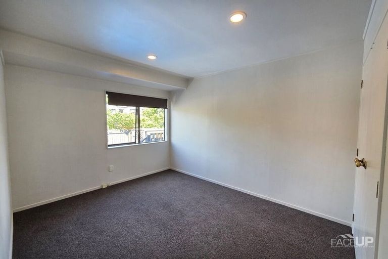 Photo of property in 1/179 Wiseley Road, West Harbour, Auckland, 0618