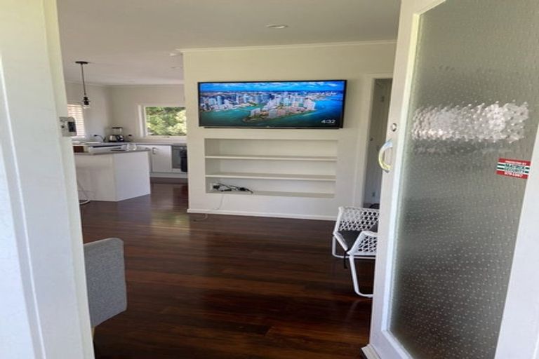 Photo of property in 1/43 Tramway Road, Beach Haven, Auckland, 0626