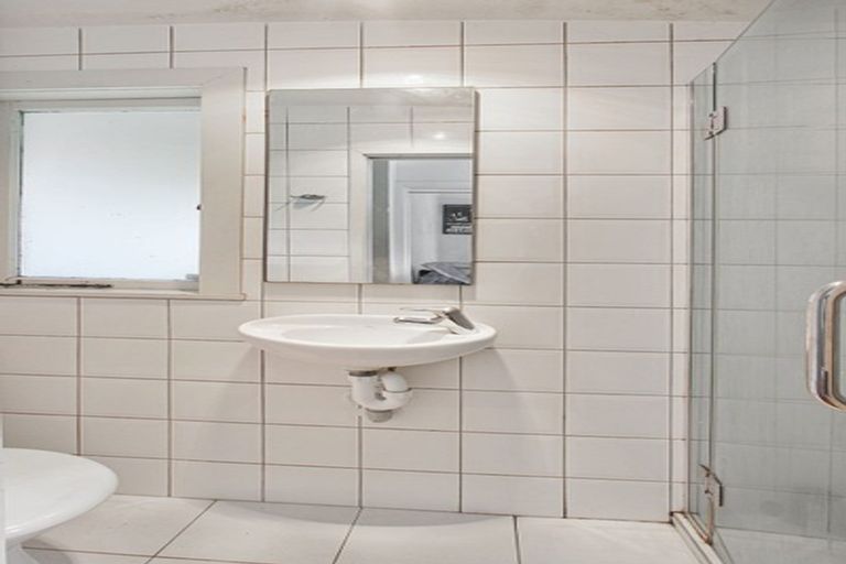 Photo of property in 4 Mceldowney Road, Titirangi, Auckland, 0604