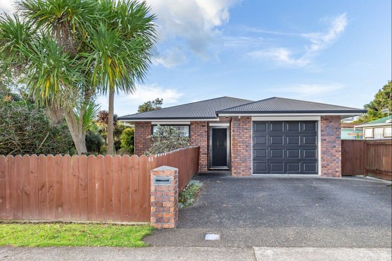 Photo of property in 68 Mako Mako Road, Levin, 5510