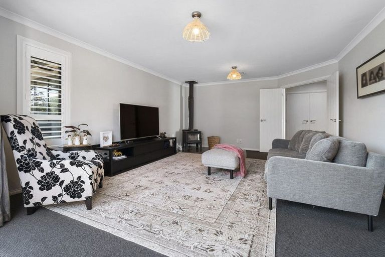 Photo of property in 25 Trump Place, Kelvin Grove, Palmerston North, 4414