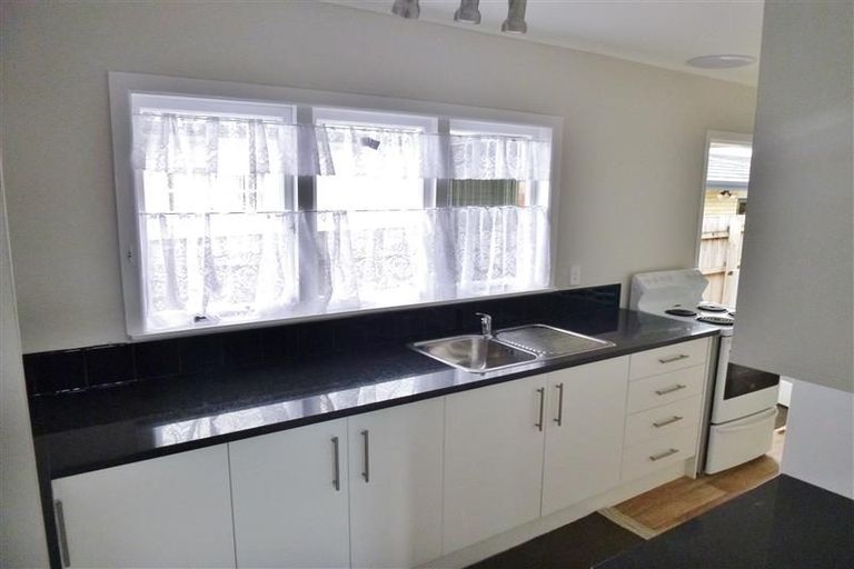 Photo of property in 43 Hallberry Road, Mangere East, Auckland, 2024