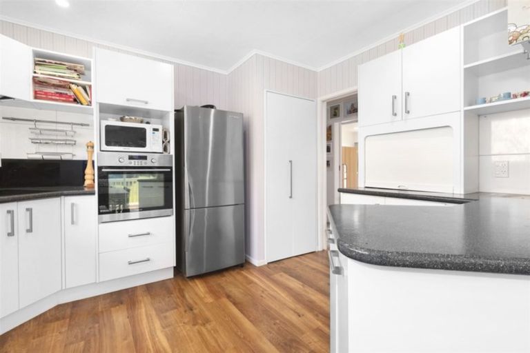 Photo of property in 20 Oak Avenue, Paremata, Porirua, 5024