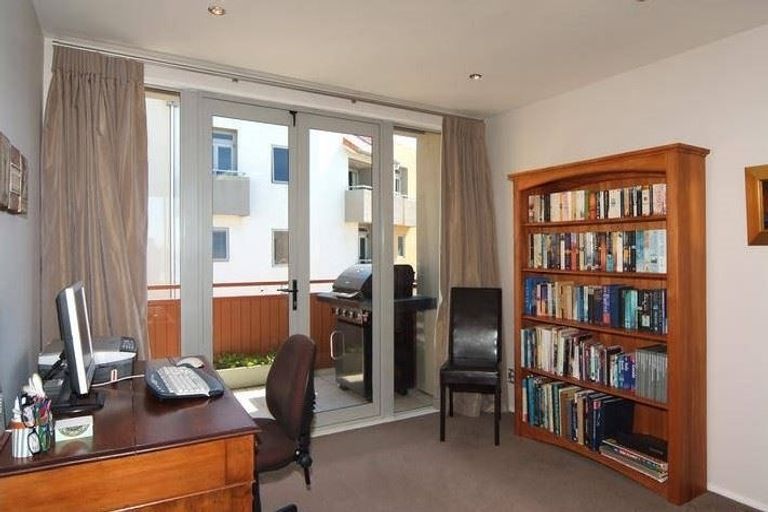 Photo of property in Marrakech Cafe, 18/305 Evans Bay Parade, Hataitai, Wellington, 6021