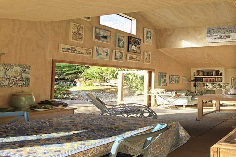 Photo of property in 76 Top Town Place, Coromandel, 3506