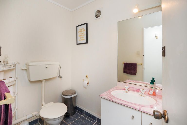Photo of property in 22 Truscott Grove, Awapuni, Palmerston North, 4412