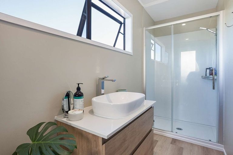 Photo of property in 26 Bay View Road, Cable Bay, 0420