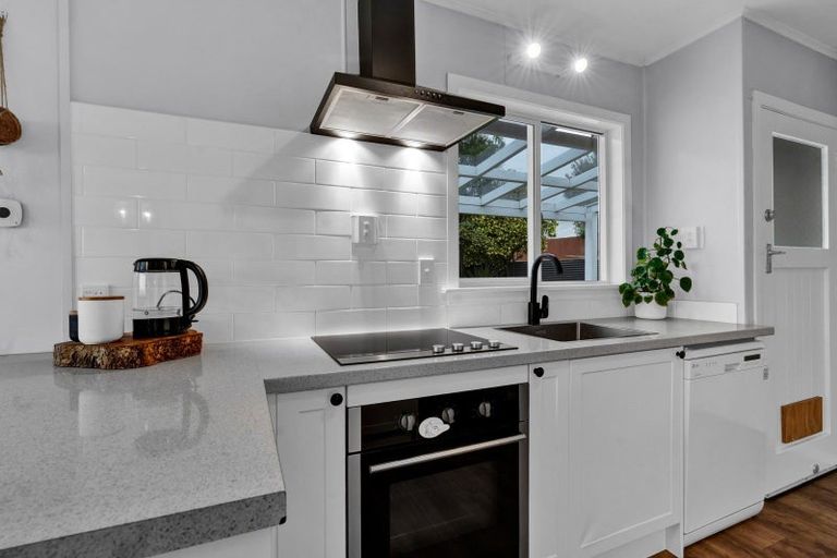 Photo of property in 66 Huatoki Street, Vogeltown, New Plymouth, 4310