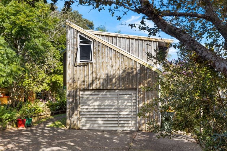 Photo of property in 54 Walton Street, Red Beach, 0932