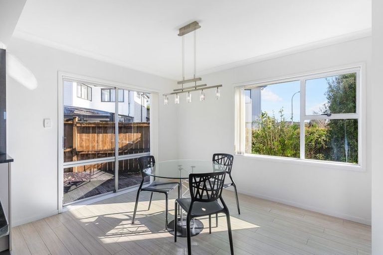 Photo of property in 16 Fielding Crescent, Farm Cove, Auckland, 2012