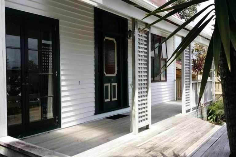 Photo of property in 29 Paynters Avenue, Strandon, New Plymouth, 4312