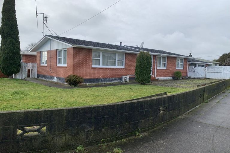 Photo of property in 12 Bartholomew Road, Levin, 5510