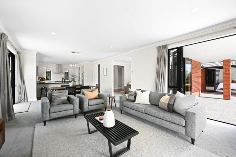 Photo of property in 10 East Ridge Grove, Newstead, Hamilton, 3286