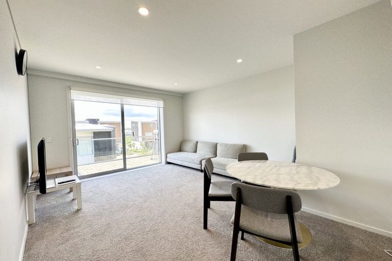 Photo of property in 19 Wharetana Crescent, New Lynn, Auckland, 0600