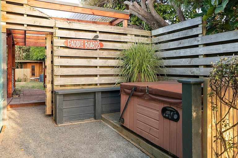 Photo of property in 22 Aperahama Street, Paekakariki, 5034