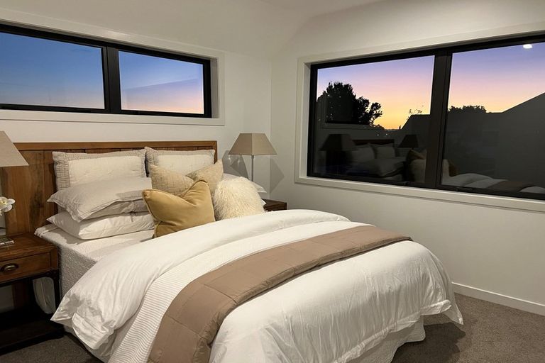 Photo of property in 11b Rangeview Road, Sunnyvale, Auckland, 0612