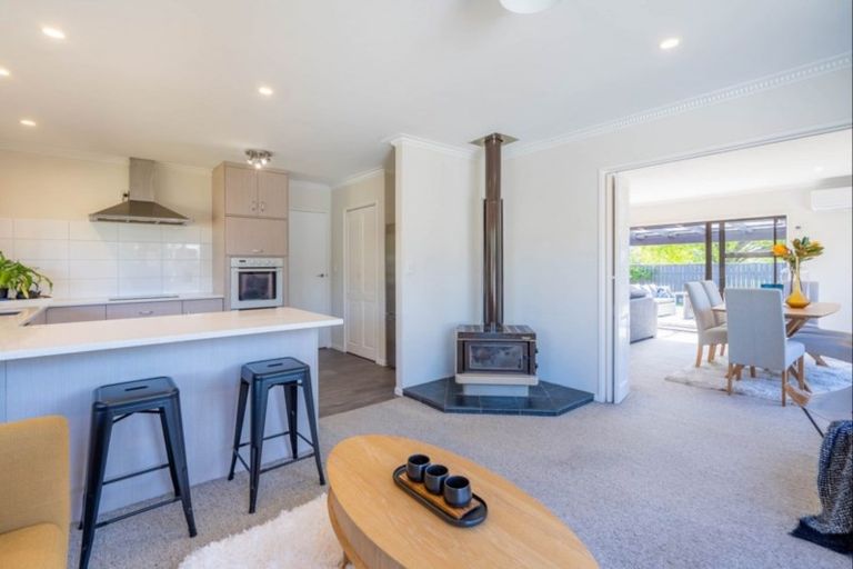 Photo of property in 4 Wakefield Grove, Waikanae, 5036