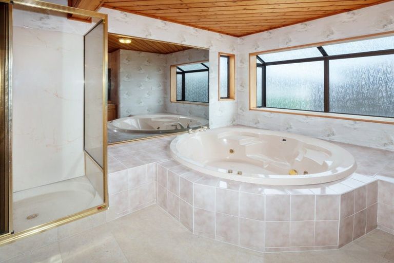 Photo of property in 24 Ngarata Avenue, Mount Maunganui, 3116