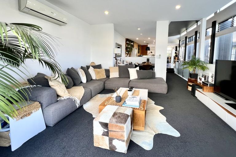 Photo of property in 16 Southworth Place, Grandview Heights, Hamilton, 3200