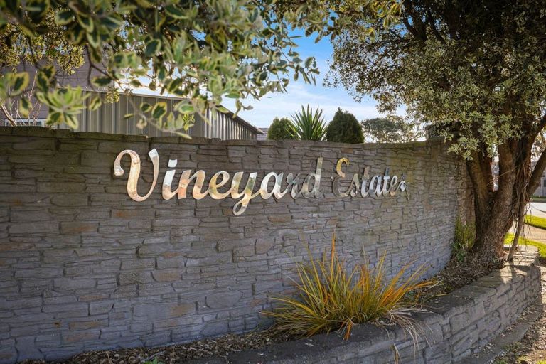 Photo of property in 16 Erceg Way, Rosehill, Papakura, 2113