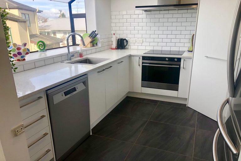 Photo of property in 1/30 Tui Glen Road, Birkenhead, Auckland, 0626