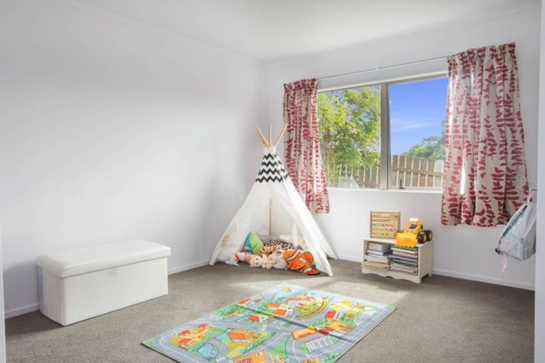 Photo of property in 20a Levant Street, Cannons Creek, Porirua, 5024