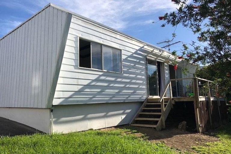 Photo of property in 106 Pacific Parade, Army Bay, Whangaparaoa, 0930