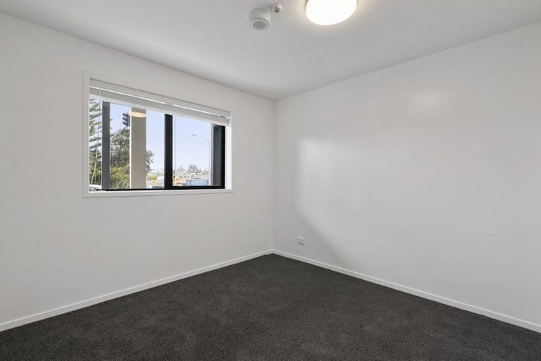 Photo of property in 1c/4045 Great North Road, Glen Eden, Auckland, 0602