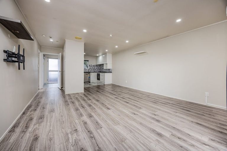 Photo of property in 2/60 Moncrieff Avenue, Clendon Park, Auckland, 2103