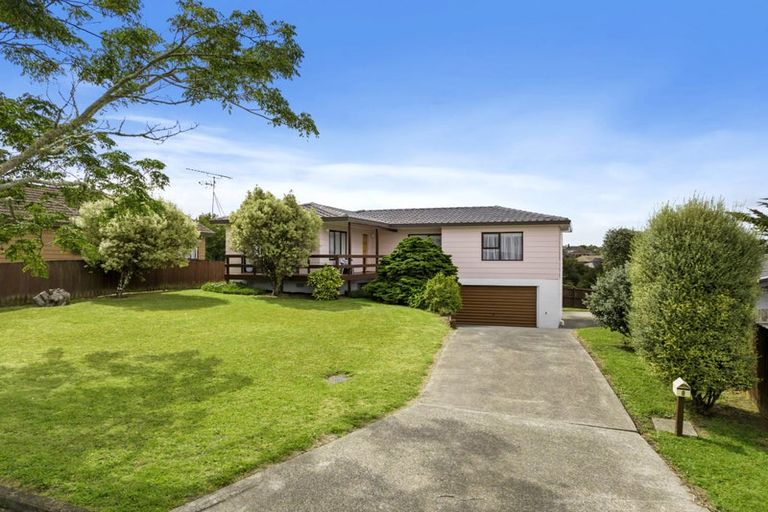 Photo of property in 8 Coubray Place, Botany Downs, Auckland, 2010