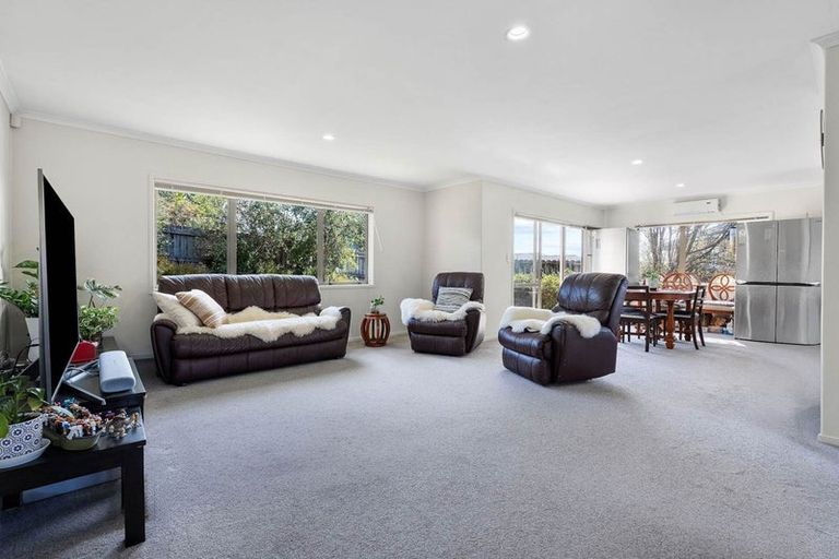 Photo of property in 142 Oaktree Avenue, Browns Bay, Auckland, 0630