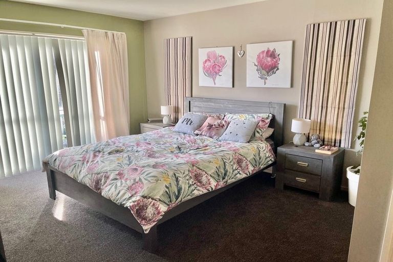 Photo of property in 21 Sutton Place, Dallington, Christchurch, 8061