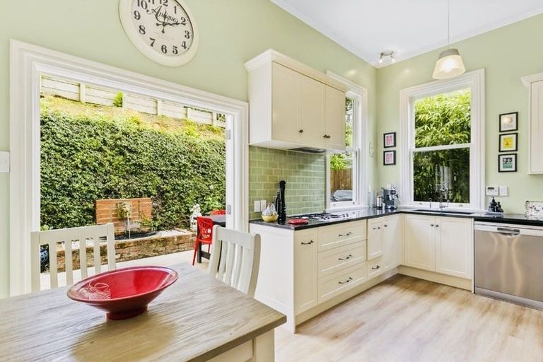 Photo of property in 13 Paisley Terrace, Karori, Wellington, 6012