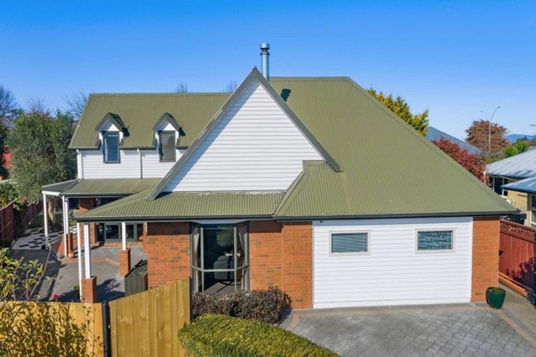 Photo of property in 6 Fencourt Place, Rototuna North, Hamilton, 3210