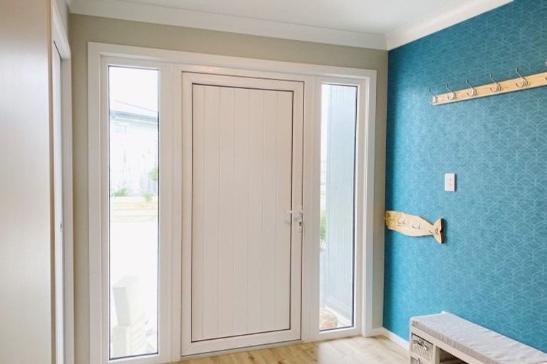 Photo of property in 18 Monaco Grove, Fitzherbert, Palmerston North, 4410