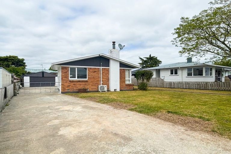 Photo of property in 77 Collins Road, Melville, Hamilton, 3206