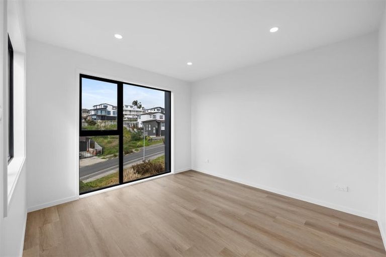 Photo of property in 12 Kautawa Lane, Massey, Auckland, 0614