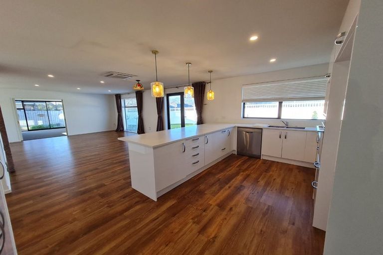 Photo of property in 88 Sarabande Avenue, Redwood, Christchurch, 8051