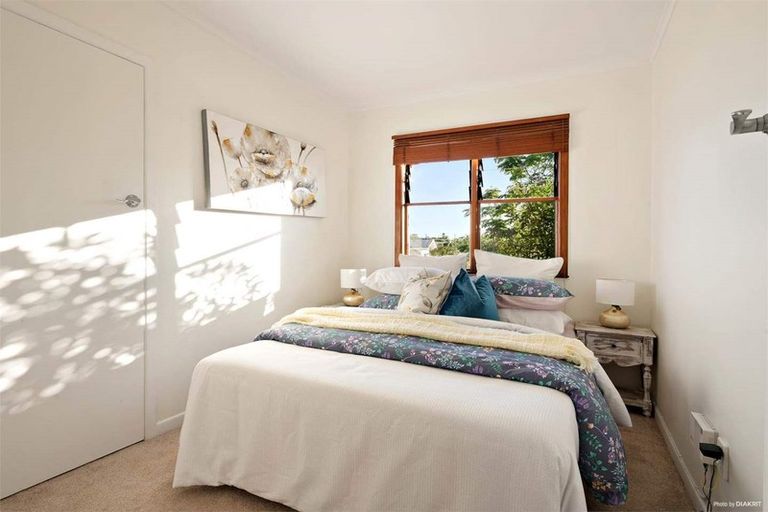 Photo of property in 1/65 Arran Road, Browns Bay, Auckland, 0630