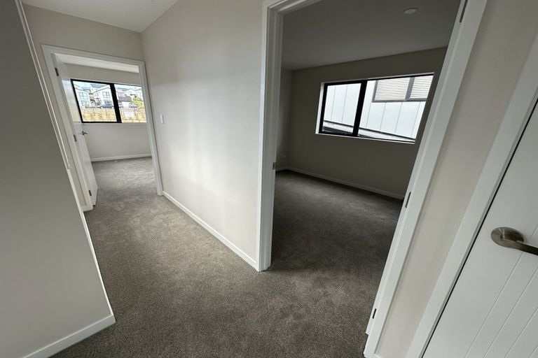 Photo of property in 16 Pohewa Road, Silverdale, 0932