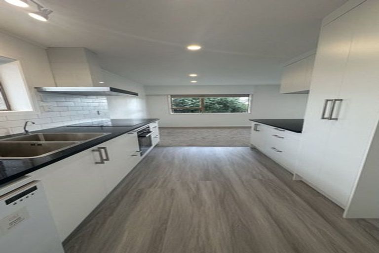 Photo of property in 1/166 Fisher Parade, Farm Cove, Auckland, 2012