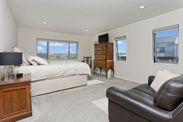 Photo of property in 1 Turutu Place, Long Bay, Auckland, 0630