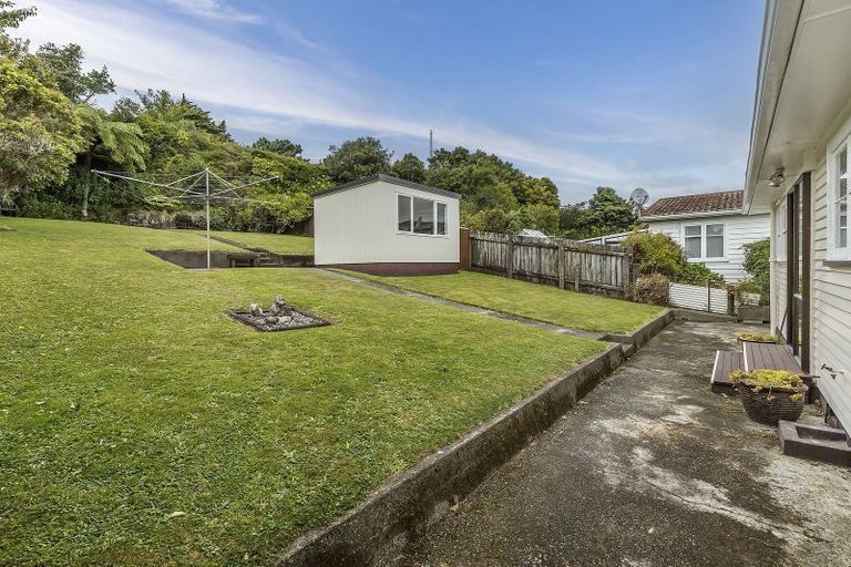 Photo of property in 57 Taylor Terrace, Tawa, Wellington, 5028