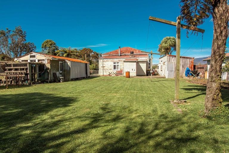 Photo of property in 48 Romilly Street, Westport, 7825