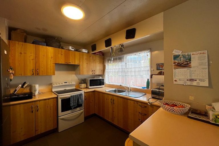 Photo of property in 2/20 Ocean View Road, Northcote, Auckland, 0627